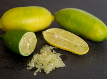 citron caviar verts sur une table